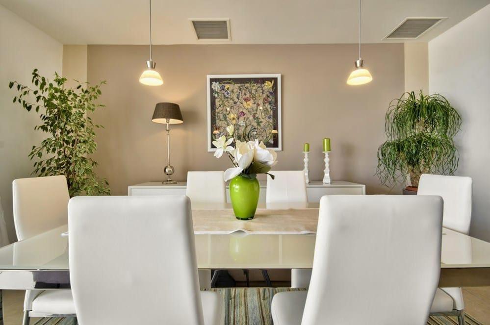 Luxury With Pool And Terrace, Location *